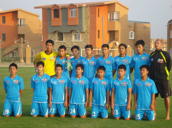 Chụp hình lưu niệm trước trận đấu