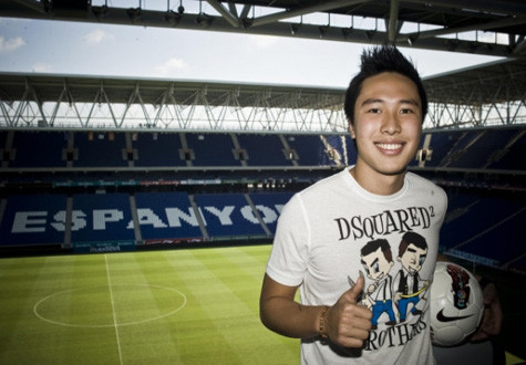 Arthur Irawan sẽ phải thi đấu cho đội hình trẻ Espanyol trong năm đầu tiên. Arthur Irawan sẽ phải thi đấu cho đội hình trẻ Espanyol trong năm đầu tiên.
