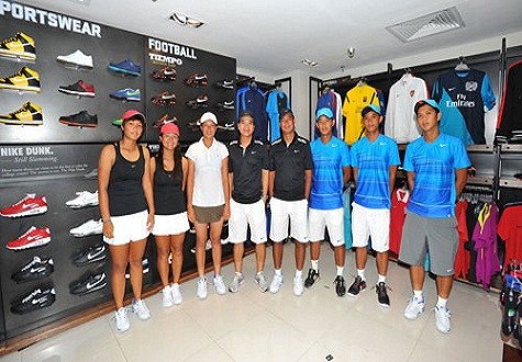 Quần vợt Việt Nam được tiếp thêm sức mạnh trước thềm tham dự SEA Games 26. Ảnh: Thanh Niên Quần vợt Việt Nam được tiếp thêm sức mạnh trước thềm tham dự SEA Games 26. Ảnh: Thanh Niên