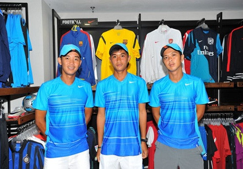 Các VĐV Quần vợt nam Việt Nam trong trang phục Nike mới. Ảnh: Thanh Niên Các VĐV Quần vợt nam Việt Nam trong trang phục Nike mới. Ảnh: Thanh Niên
