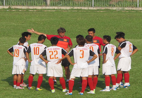 Ông Falko Goetz yêu cầu các học trò cần thi đấu tập trung và tôn trong đối thủ. Ảnh: VFF Ông Falko Goetz yêu cầu các học trò cần thi đấu tập trung và tôn trong đối thủ. Ảnh: VFF