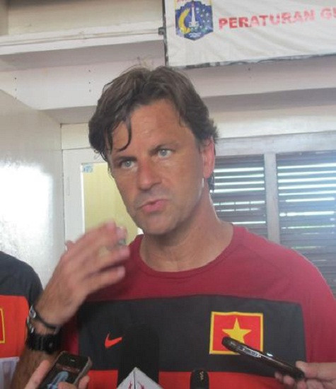 HLV Falko Goetz tỏ ra tự tin về cơ hội đi tiếp ở bán kết. Ảnh: VFF HLV Falko Goetz tỏ ra tự tin về cơ hội đi tiếp ở bán kết. Ảnh: VFF