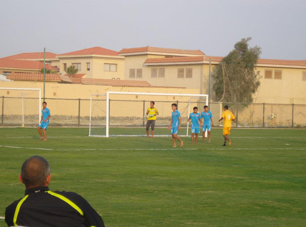 HLV Guillaume chăm chú quan sát các học trò