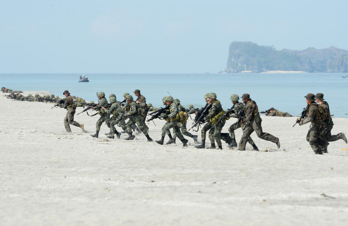 Ngày 9 tháng 5 năm 2014, Mỹ và Philippines tiến hành tập trận đổ bộ ở Biển Đông (nguồn mạng quân sự sina Trung Quốc) Ngày 9 tháng 5 năm 2014, Mỹ và Philippines tiến hành tập trận đổ bộ ở Biển Đông (nguồn mạng quân sự sina Trung Quốc)
