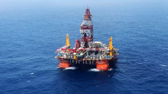 Trung Quốc hạ đặt trái phép giàn khoan 981 ở vùng đặc quyền kinh tế, thềm lục địa của Việt Nam, cho tàu chiến, máy bay quân sự, hải cảnh... tham gia xâm lược vùng biển Việt Nam, đe dọa nghiêm trọng hòa bình, ổn định, an ninh khu vực.