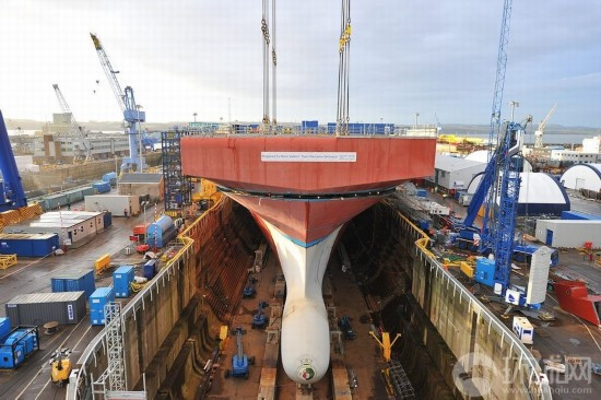 Anh đang chế tạo tàu sân bay HMS Queen Elizabeth