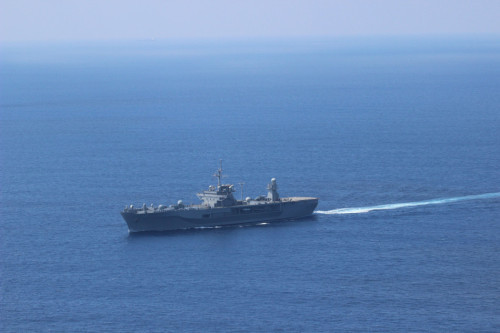 Ngày 5 tháng 5 năm 2014, tàu chỉ huy đổ bộ USS Blue Ridge LCC-19 Hải quân Mỹ gặp tàu chiến Trung Quốc trên Biển Đông Ngày 5 tháng 5 năm 2014, tàu chỉ huy đổ bộ USS Blue Ridge LCC-19 Hải quân Mỹ gặp tàu chiến Trung Quốc trên Biển Đông