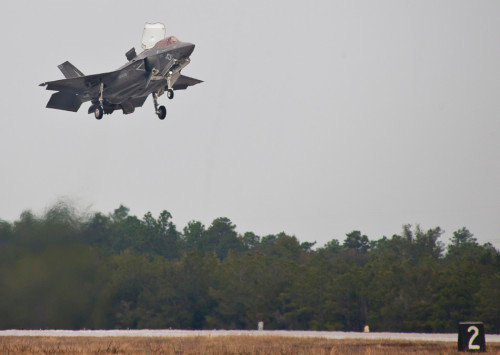 Máy bay chiến đấu F-35B tại căn cứ Eglin, không quân Mỹ ngày 25 tháng 2 năm 2014 Máy bay chiến đấu F-35B tại căn cứ Eglin, không quân Mỹ ngày 25 tháng 2 năm 2014