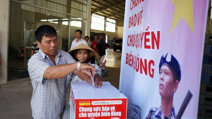 Toàn dân Việt Nam quyên góp bảo vệ chủ quyền biển đảo thiêng liêng của Tổ quốc, tiếp sức, tiếp lửa cho các lực lượng Cảnh sát biển, Kiểm ngư đang đấu tranh với Trung Quốc trên vùng biển chủ quyền của Việt Nam. Toàn dân Việt Nam quyên góp bảo vệ chủ quyền biển đảo thiêng liêng của Tổ quốc, tiếp sức, tiếp lửa cho các lực lượng Cảnh sát biển, Kiểm ngư đang đấu tranh với Trung Quốc trên vùng biển chủ quyền của Việt Nam.