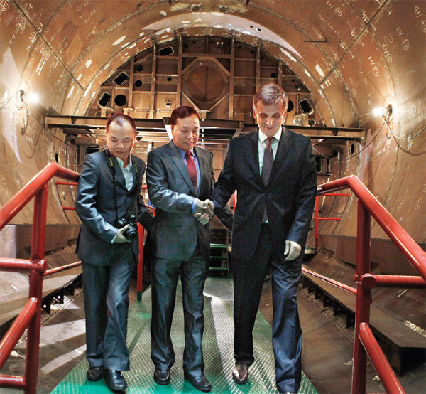 Bên trong khoang đầu tiên của tàu ngầm HQ 187 Bà Rịa-Vũng Tàu