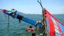 Bất chấp luật pháp quốc tế, Trung Quốc xâm lược vùng biển chủ quyền của Việt Nam, khủng bố đâm chìm tàu cá Việt Nam Bất chấp luật pháp quốc tế, Trung Quốc xâm lược vùng biển chủ quyền của Việt Nam, khủng bố đâm chìm tàu cá Việt Nam