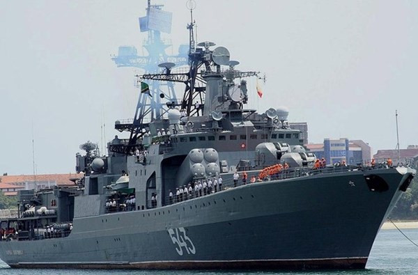 Ngày 17/6, đoàn chiến hạm Nga gồm tàu chống ngầm cỡ lớn Nguyên soái Shaposhnikov, tàu chở dầu Irkut và tàu cứu hộ Alatau đã ghé thăm không chính thức cảng Cam Ranh. Ngày 17/6, đoàn chiến hạm Nga gồm tàu chống ngầm cỡ lớn Nguyên soái Shaposhnikov, tàu chở dầu Irkut và tàu cứu hộ Alatau đã ghé thăm không chính thức cảng Cam Ranh.