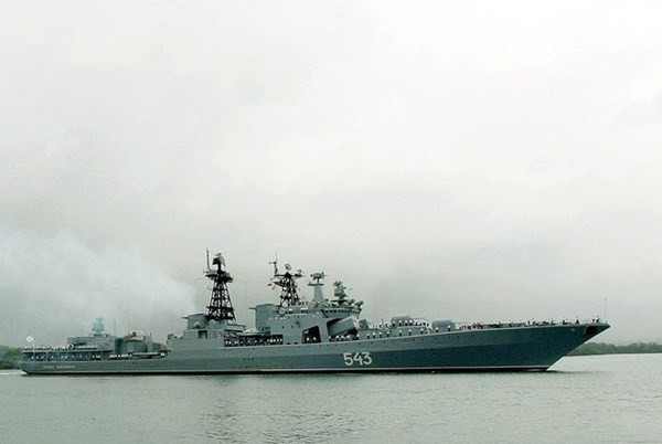 Ngày 17/6, đoàn chiến hạm Nga gồm tàu chống ngầm cỡ lớn Nguyên soái Shaposhnikov, tàu chở dầu Irkut và tàu cứu hộ Alatau đã ghé thăm không chính thức cảng Cam Ranh. Ngày 17/6, đoàn chiến hạm Nga gồm tàu chống ngầm cỡ lớn Nguyên soái Shaposhnikov, tàu chở dầu Irkut và tàu cứu hộ Alatau đã ghé thăm không chính thức cảng Cam Ranh.
