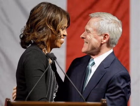 Đệ nhất phu nhân Mỹ Michelle Obama tại lễ đặt sống tàu ngầm USS Illinois lớp Virginia.