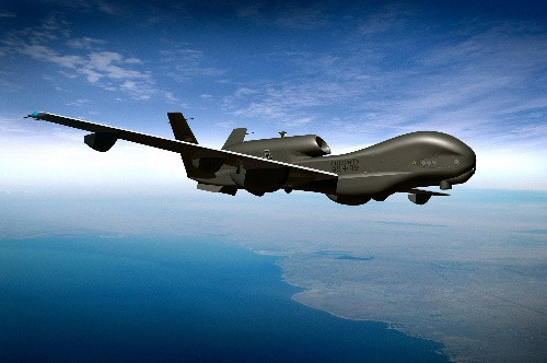 Có tin cho biết, Nhật Bản có kế hoạch nhập máy bay không người lái Global Hawk và triển khai ở Guam cùng chia sẻ tin tức tình báo với Mỹ. Có tin cho biết, Nhật Bản có kế hoạch nhập máy bay không người lái Global Hawk và triển khai ở Guam cùng chia sẻ tin tức tình báo với Mỹ.