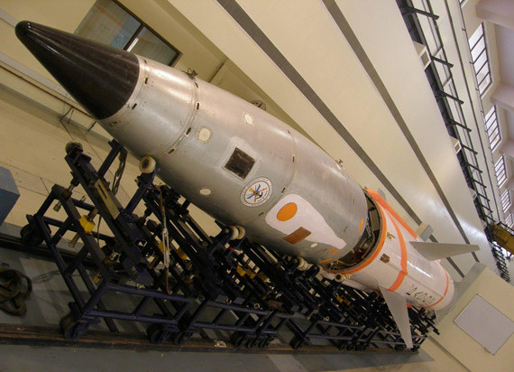 Tên lửa đánh chặn do Ấn Độ tự sản xuất Tên lửa đánh chặn do Ấn Độ tự sản xuất