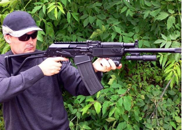 Súng carbine Vepr-12 do Nga sản xuất.