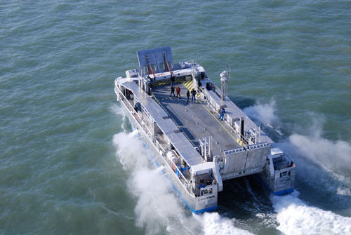 Tàu đổ bộ song thể mới nhất L-CAT của Pháp Tàu đổ bộ song thể mới nhất L-CAT của Pháp