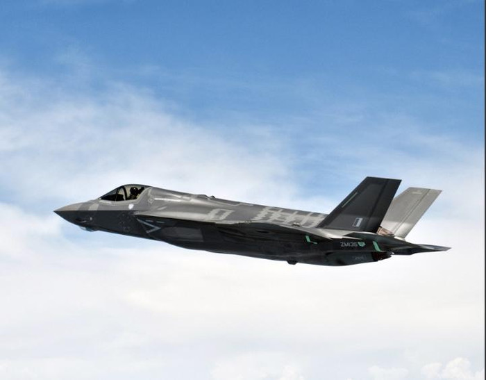 Máy bay chiến đấu tàng hình F-35B đầu tiên BK-1 của Anh Máy bay chiến đấu tàng hình F-35B đầu tiên BK-1 của Anh