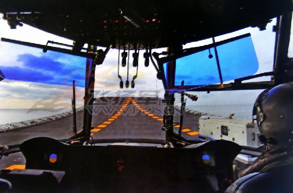 Đường băng tàu sân bay Liêu Ninh chụp từ máy bay trực thăng Z-8