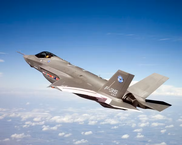 Máy bay chiến đấu tàng hình F-35 Lightning II Mỹ