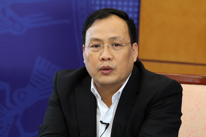 GS. TSKH. Nguyễn Đình Đức, Trưởng ban đào tạo (ĐH QGHN) trả lời trực tuyến chiều ngày 4/4. Ảnh Xuân Trung