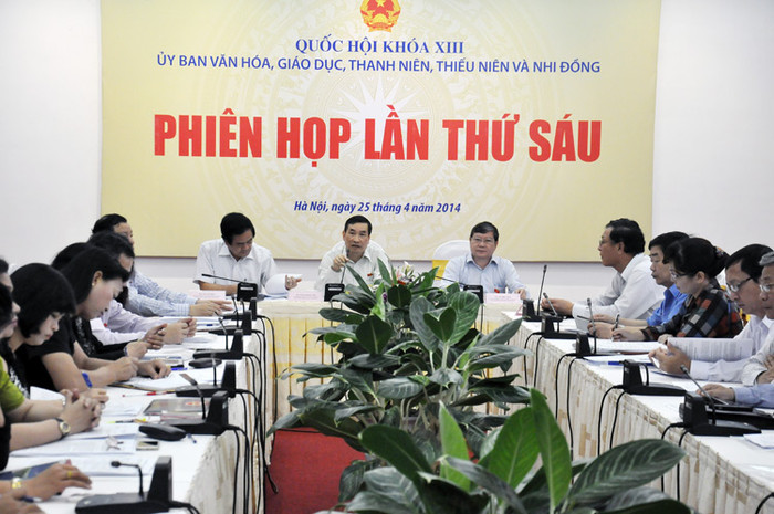 Bộ GD&ĐT xin rút chưa trình đề án chương trình, sách giáo khoa phổ thông sau 2015 trong phiên làm việc của Ủy ban văn hóa giáo dục, thanh niên, thiếu niên và nhi đồng của Quốc hội sáng nay. Bộ GD&ĐT xin rút chưa trình đề án chương trình, sách giáo khoa phổ thông sau 2015 trong phiên làm việc của Ủy ban văn hóa giáo dục, thanh niên, thiếu niên và nhi đồng của Quốc hội sáng nay.
