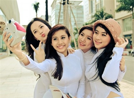 Lối sống của HSSV ngày càng xa hoa. Ảnh chỉ mang tính minh họa