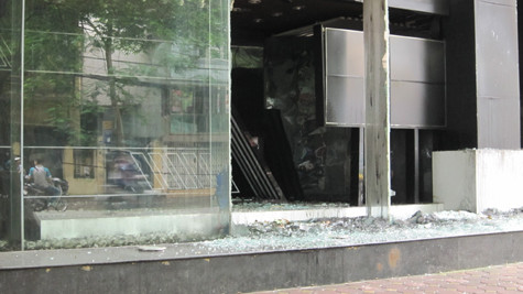 Theo những người dân xung quanh cho biết, đám cháy xảy ra vào lúc sáng sớm nên không ai hay biết, chỉ đến khi khói lửa bốc lên mù mịt thì nhiều người mới hô hoán dập lửa. Theo những người dân xung quanh cho biết, đám cháy xảy ra vào lúc sáng sớm nên không ai hay biết, chỉ đến khi khói lửa bốc lên mù mịt thì nhiều người mới hô hoán dập lửa.