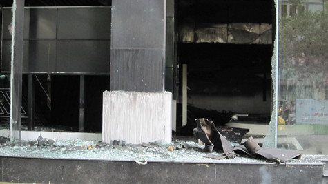 Khung cảnh tan hoang sau đám cháy. Khung cảnh tan hoang sau đám cháy.