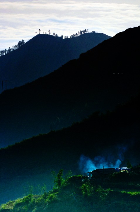 Núi non trùng điệp luôn cho người xem một cảm giác chẳng muốn rời.