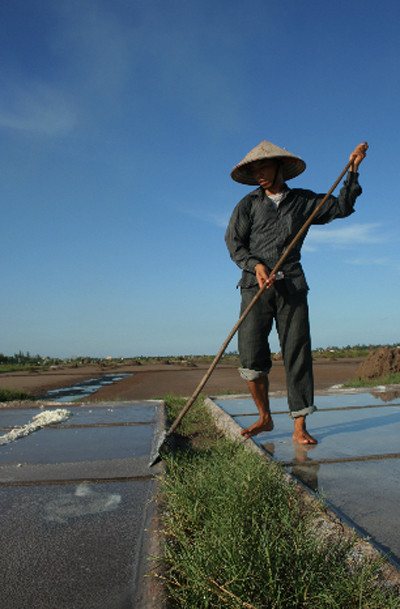 Mong một ngày thoát cảnh vất vả. Mong một ngày thoát cảnh vất vả.