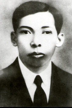 Trần Phú (1904-1931) tuổi Giáp Thìn. Ông là Tổng Bí thư đầu tiên của Đảng khi mới 26 tuổi. Trần Phú là tấm gương sáng ngời về lòng trung thành tuyệt đối với Đảng, bất khuất trước kẻ thù, cống hiến trọn đời cho sự nghiệp cách mạng của Đảng và dân tộc. Trần Phú (1904-1931) tuổi Giáp Thìn. Ông là Tổng Bí thư đầu tiên của Đảng khi mới 26 tuổi. Trần Phú là tấm gương sáng ngời về lòng trung thành tuyệt đối với Đảng, bất khuất trước kẻ thù, cống hiến trọn đời cho sự nghiệp cách mạng của Đảng và dân tộc.