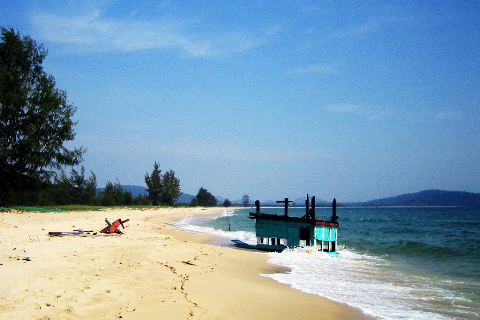 Khung cảnh biển hiền hòa nơi đây khiến người ta có cảm giác yêu Phú Quốc từ lần đầu đặt chân đến. Khung cảnh biển hiền hòa nơi đây khiến người ta có cảm giác yêu Phú Quốc từ lần đầu đặt chân đến.