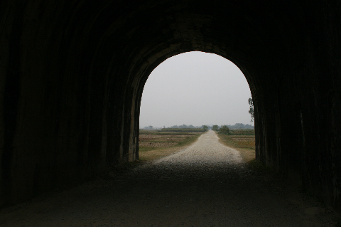 Bên trong thành ngoại là thành nội có mặt bằng hình chữ nhật chiều Bắc - Nam dài 870,5 m, chiều Đông - Tây dài 883,5 m Bên trong thành ngoại là thành nội có mặt bằng hình chữ nhật chiều Bắc - Nam dài 870,5 m, chiều Đông - Tây dài 883,5 m