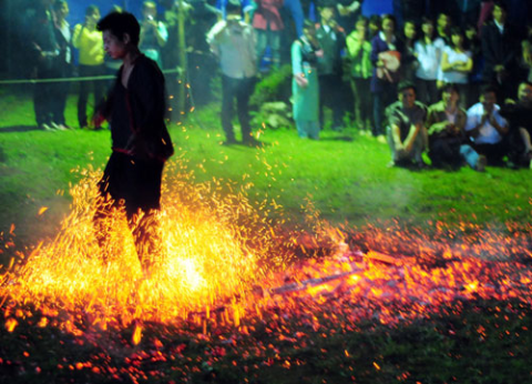 Đi từ từ như trên thảm cỏ. Đi từ từ như trên thảm cỏ.