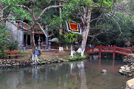 Ngôi đền linh thờ Tứ Phủ Long Vương. Ngôi đền linh thờ Tứ Phủ Long Vương.