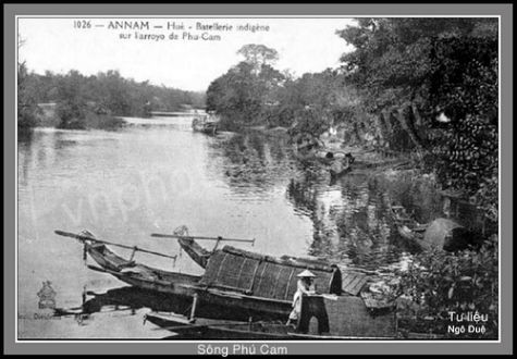 Thuyền bè trên sông Phủ Cam (Ảnh tư liệu).