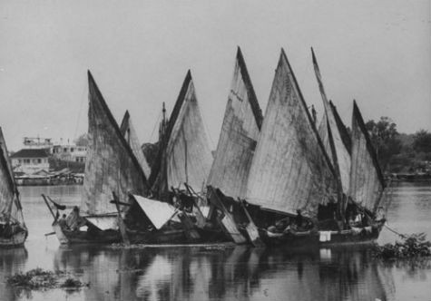 Thuyền buôn muối neo đậu trên sông tại Huế trước đây (Ảnh tư liệu). Thuyền buôn muối neo đậu trên sông tại Huế trước đây (Ảnh tư liệu).