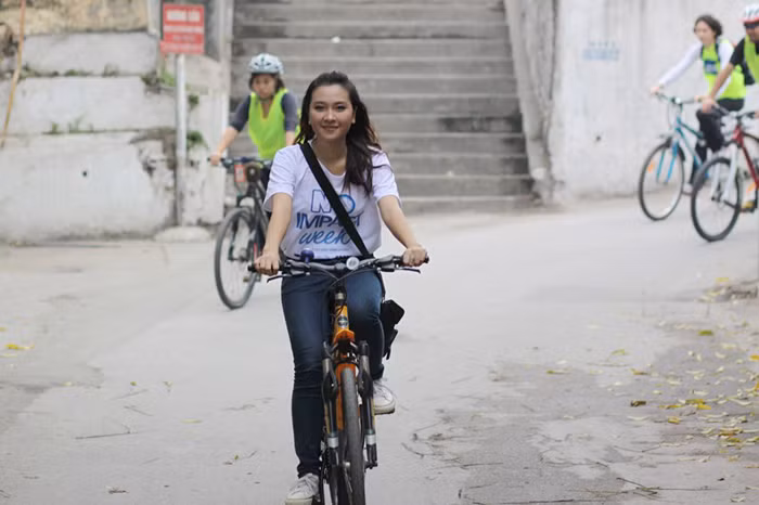 >> HOA KHÔI SINH VIÊN YÊU KIỀU BÊN "NGỰA SẮT" >> Vẻ đẹp căng tràn của Hoa khôi Missteen Diễm Trang >>Những mỹ nhân từng học tại trường "nhà giàu" RMIT >>Miss ĐH Sư phạm Hà Nội diện áo dài cực xinh >> Phát sốt vì 4 nữ giáo viên xinh đẹp >>Hoa khôi ĐH Thương Mại 2012 duyên dáng áo dài >>Những hotgirl xinh đẹp làm "điên đảo" cư dân mạng (P8) >>Midu, Hà Min, Linh Hàn đọ dáng "nóng bỏng" >>Ngắm vẻ đẹp kiêu sa của Á hậu Hoàng Anh