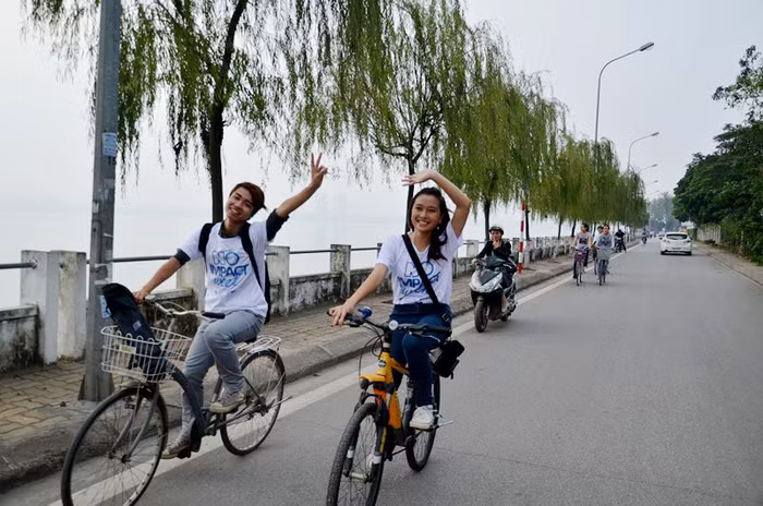 >> HOA KHÔI SINH VIÊN YÊU KIỀU BÊN "NGỰA SẮT" >> Vẻ đẹp căng tràn của Hoa khôi Missteen Diễm Trang >>Những mỹ nhân từng học tại trường "nhà giàu" RMIT >>Miss ĐH Sư phạm Hà Nội diện áo dài cực xinh >> Phát sốt vì 4 nữ giáo viên xinh đẹp >>Hoa khôi ĐH Thương Mại 2012 duyên dáng áo dài >>Những hotgirl xinh đẹp làm "điên đảo" cư dân mạng (P8) >>Midu, Hà Min, Linh Hàn đọ dáng "nóng bỏng" >>Ngắm vẻ đẹp kiêu sa của Á hậu Hoàng Anh