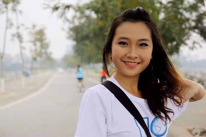 >> HOA KHÔI SINH VIÊN YÊU KIỀU BÊN "NGỰA SẮT" >> Vẻ đẹp căng tràn của Hoa khôi Missteen Diễm Trang >>Những mỹ nhân từng học tại trường "nhà giàu" RMIT >>Miss ĐH Sư phạm Hà Nội diện áo dài cực xinh >> Phát sốt vì 4 nữ giáo viên xinh đẹp >>Hoa khôi ĐH Thương Mại 2012 duyên dáng áo dài >>Những hotgirl xinh đẹp làm "điên đảo" cư dân mạng (P8) >>Midu, Hà Min, Linh Hàn đọ dáng "nóng bỏng" >>Ngắm vẻ đẹp kiêu sa của Á hậu Hoàng Anh