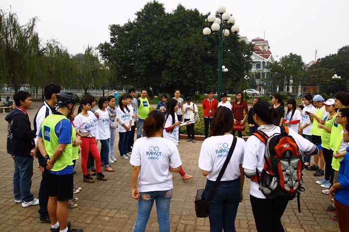 Hành trình truy tìm kho báu bên Hồ Tây bằng xe đạp là cuộc hành trình đầy thú vị và độc đáo, nó đòi hỏi người tham gia không chỉ cần có sức khỏe để chinh phục các cung đường mà BTC đã đặt ra mà còn phải có kiến thức để trả lời đúng các câu hỏi về môi trường trong suốt hành trình để tìm được ra kho báu với những phần thưởng hấp dẫn. >> HOA KHÔI SINH VIÊN YÊU KIỀU BÊN "NGỰA SẮT" >> Vẻ đẹp căng tràn của Hoa khôi Missteen Diễm Trang >>Những mỹ nhân từng học tại trường "nhà giàu" RMIT >>Miss ĐH Sư phạm Hà Nội diện áo dài cực xinh >> Phát sốt vì 4 nữ giáo viên xinh đẹp >>Hoa khôi ĐH Thương Mại 2012 duyên dáng áo dài >>Những hotgirl xinh đẹp làm "điên đảo" cư dân mạng (P8) >>Midu, Hà Min, Linh Hàn đọ dáng "nóng bỏng" >>Ngắm vẻ đẹp kiêu sa của Á hậu Hoàng Anh