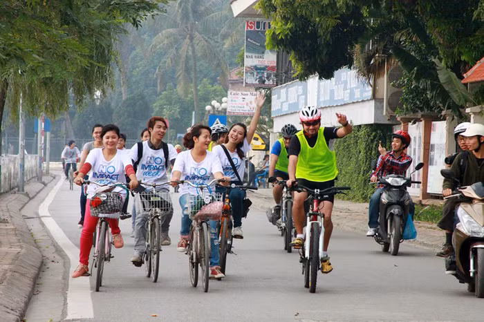 Các sinh viên vượt qua từng quãng đường để truy tìm kho báu. >> HOA KHÔI SINH VIÊN YÊU KIỀU BÊN "NGỰA SẮT" >> Vẻ đẹp căng tràn của Hoa khôi Missteen Diễm Trang >>Những mỹ nhân từng học tại trường "nhà giàu" RMIT >>Miss ĐH Sư phạm Hà Nội diện áo dài cực xinh >> Phát sốt vì 4 nữ giáo viên xinh đẹp >>Hoa khôi ĐH Thương Mại 2012 duyên dáng áo dài >>Những hotgirl xinh đẹp làm "điên đảo" cư dân mạng (P8) >>Midu, Hà Min, Linh Hàn đọ dáng "nóng bỏng" >>Ngắm vẻ đẹp kiêu sa của Á hậu Hoàng Anh