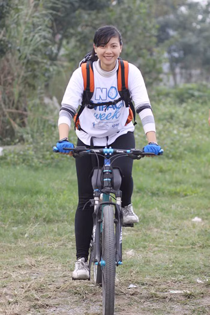 Nhiều thí sinh chọn cho mình cung đường tắt để đi một mình. >> HOA KHÔI SINH VIÊN YÊU KIỀU BÊN "NGỰA SẮT" >> Vẻ đẹp căng tràn của Hoa khôi Missteen Diễm Trang >>Những mỹ nhân từng học tại trường "nhà giàu" RMIT >>Miss ĐH Sư phạm Hà Nội diện áo dài cực xinh >> Phát sốt vì 4 nữ giáo viên xinh đẹp >>Hoa khôi ĐH Thương Mại 2012 duyên dáng áo dài >>Những hotgirl xinh đẹp làm "điên đảo" cư dân mạng (P8) >>Midu, Hà Min, Linh Hàn đọ dáng "nóng bỏng" >>Ngắm vẻ đẹp kiêu sa của Á hậu Hoàng Anh