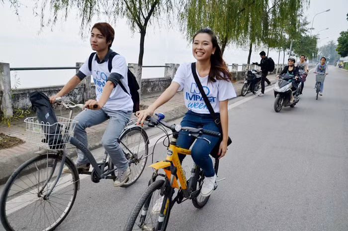 Á khôi Du lịch Nguyễn Phương Thảo cho biết: “Sự kiện đạp xe này là một cơ hội tốt cho tất cả những người trẻ thử nghiệm cách sống mới giúp vừa nâng cao được chất lượng cuộc sống vừa giảm thiểu ảnh hưởng đến trái đất". >> HOA KHÔI SINH VIÊN YÊU KIỀU BÊN "NGỰA SẮT" >> Vẻ đẹp căng tràn của Hoa khôi Missteen Diễm Trang >>Những mỹ nhân từng học tại trường "nhà giàu" RMIT >>Miss ĐH Sư phạm Hà Nội diện áo dài cực xinh >> Phát sốt vì 4 nữ giáo viên xinh đẹp >>Hoa khôi ĐH Thương Mại 2012 duyên dáng áo dài >>Những hotgirl xinh đẹp làm "điên đảo" cư dân mạng (P8) >>Midu, Hà Min, Linh Hàn đọ dáng "nóng bỏng" >>Ngắm vẻ đẹp kiêu sa của Á hậu Hoàng Anh