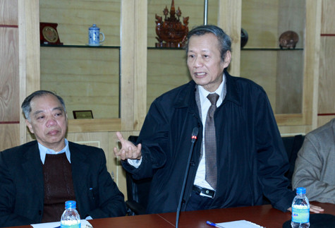 PGS. TS Nguyễn Văn Hùng - nguyên Hiệu trưởng Trường ĐH Xây Dựng Hà Nội, hiện là Hiệu trưởng Trường ĐH Lương Thế Vinh (Nam Định) đặt câu hỏi rằng, trong bối cảnh hiện nay tại sao vấn đề tuyển sinh lại khó khăn và phức tạp tới vậy? Thực sự có sự công bằng giữa các trường công lập và NCL chưa? PGS Hùng khẳng định – chưa công bằng. Ảnh XT