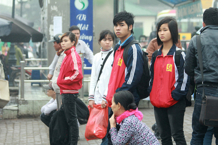 Tại các điểm xe buýt số lượng sinh viên đã mối lúc một đông. >> NHAN SẮC YÊU KIỀU CỦA CÁC NỮ DOANH NHÂN TƯƠNG LAI >> Hotgirl Thảo My "đốt cháy mùa đông" đón Noel >> HOTGIRL KHẢ NGÂN, BẢO TRÂN KHIẾN SAO HÀN PHẢI GHEN TỊ >> MISS CUXI VIỆT HUÊ KHOE DÁNG XINH >> Nữ sinh Học viện Hành chính hóa thân thành thôn nữ xinh đẹp >> HOA KHÔI SINH VIÊN YÊU KIỀU BÊN "NGỰA SẮT" Tại các điểm xe buýt số lượng sinh viên đã mối lúc một đông. >> NHAN SẮC YÊU KIỀU CỦA CÁC NỮ DOANH NHÂN TƯƠNG LAI >> Hotgirl Thảo My "đốt cháy mùa đông" đón Noel >> HOTGIRL KHẢ NGÂN, BẢO TRÂN KHIẾN SAO HÀN PHẢI GHEN TỊ >> MISS CUXI VIỆT HUÊ KHOE DÁNG XINH >> Nữ sinh Học viện Hành chính hóa thân thành thôn nữ xinh đẹp >> HOA KHÔI SINH VIÊN YÊU KIỀU BÊN "NGỰA SẮT"