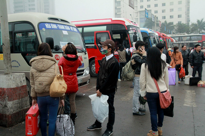 Tại các nhà xe rất nhiều sinh viên đứng chờ xe xuất bến. >> NHAN SẮC YÊU KIỀU CỦA CÁC NỮ DOANH NHÂN TƯƠNG LAI >> Hotgirl Thảo My "đốt cháy mùa đông" đón Noel >> HOTGIRL KHẢ NGÂN, BẢO TRÂN KHIẾN SAO HÀN PHẢI GHEN TỊ >> MISS CUXI VIỆT HUÊ KHOE DÁNG XINH >> Nữ sinh Học viện Hành chính hóa thân thành thôn nữ xinh đẹp >> HOA KHÔI SINH VIÊN YÊU KIỀU BÊN "NGỰA SẮT" Tại các nhà xe rất nhiều sinh viên đứng chờ xe xuất bến. >> NHAN SẮC YÊU KIỀU CỦA CÁC NỮ DOANH NHÂN TƯƠNG LAI >> Hotgirl Thảo My "đốt cháy mùa đông" đón Noel >> HOTGIRL KHẢ NGÂN, BẢO TRÂN KHIẾN SAO HÀN PHẢI GHEN TỊ >> MISS CUXI VIỆT HUÊ KHOE DÁNG XINH >> Nữ sinh Học viện Hành chính hóa thân thành thôn nữ xinh đẹp >> HOA KHÔI SINH VIÊN YÊU KIỀU BÊN "NGỰA SẮT"