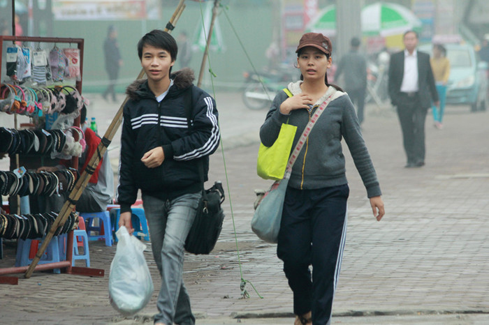Mưa phùn, giá rét nhưng ngay từ sáng sớm đã có nhiều sinh viên bắt xe về quê. >> NHAN SẮC YÊU KIỀU CỦA CÁC NỮ DOANH NHÂN TƯƠNG LAI >> Hotgirl Thảo My "đốt cháy mùa đông" đón Noel >> HOTGIRL KHẢ NGÂN, BẢO TRÂN KHIẾN SAO HÀN PHẢI GHEN TỊ >> MISS CUXI VIỆT HUÊ KHOE DÁNG XINH >> Nữ sinh Học viện Hành chính hóa thân thành thôn nữ xinh đẹp >> HOA KHÔI SINH VIÊN YÊU KIỀU BÊN "NGỰA SẮT" Mưa phùn, giá rét nhưng ngay từ sáng sớm đã có nhiều sinh viên bắt xe về quê. >> NHAN SẮC YÊU KIỀU CỦA CÁC NỮ DOANH NHÂN TƯƠNG LAI >> Hotgirl Thảo My "đốt cháy mùa đông" đón Noel >> HOTGIRL KHẢ NGÂN, BẢO TRÂN KHIẾN SAO HÀN PHẢI GHEN TỊ >> MISS CUXI VIỆT HUÊ KHOE DÁNG XINH >> Nữ sinh Học viện Hành chính hóa thân thành thôn nữ xinh đẹp >> HOA KHÔI SINH VIÊN YÊU KIỀU BÊN "NGỰA SẮT"